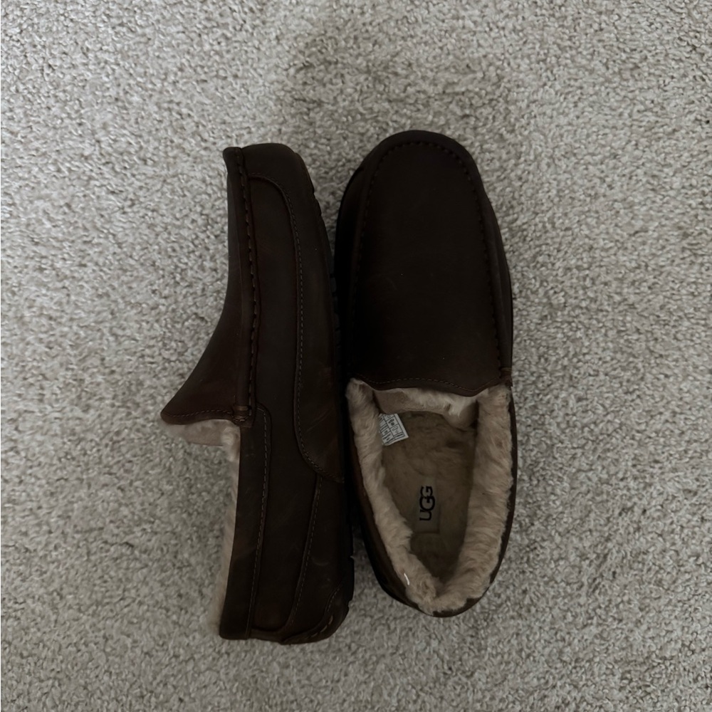 UGG Men's Dark Brown Loafers Slippers, New in box